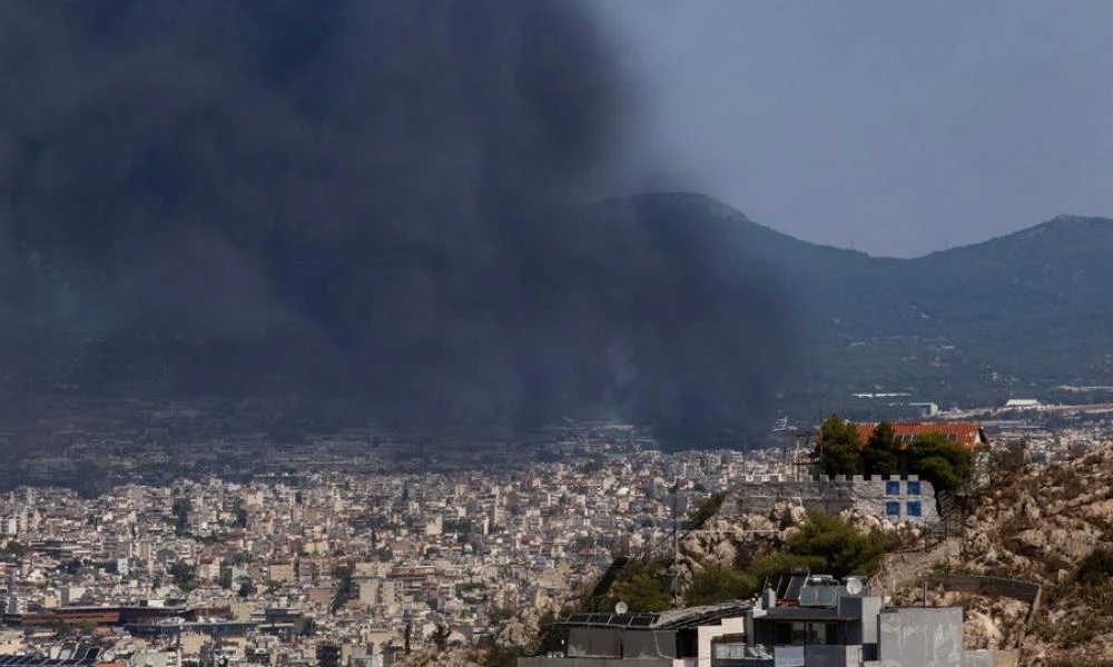 Υπό έλεγχο έχει τεθεί η φωτιά σε χώρο βιοτεχνίας στη Μεταμόρφωση